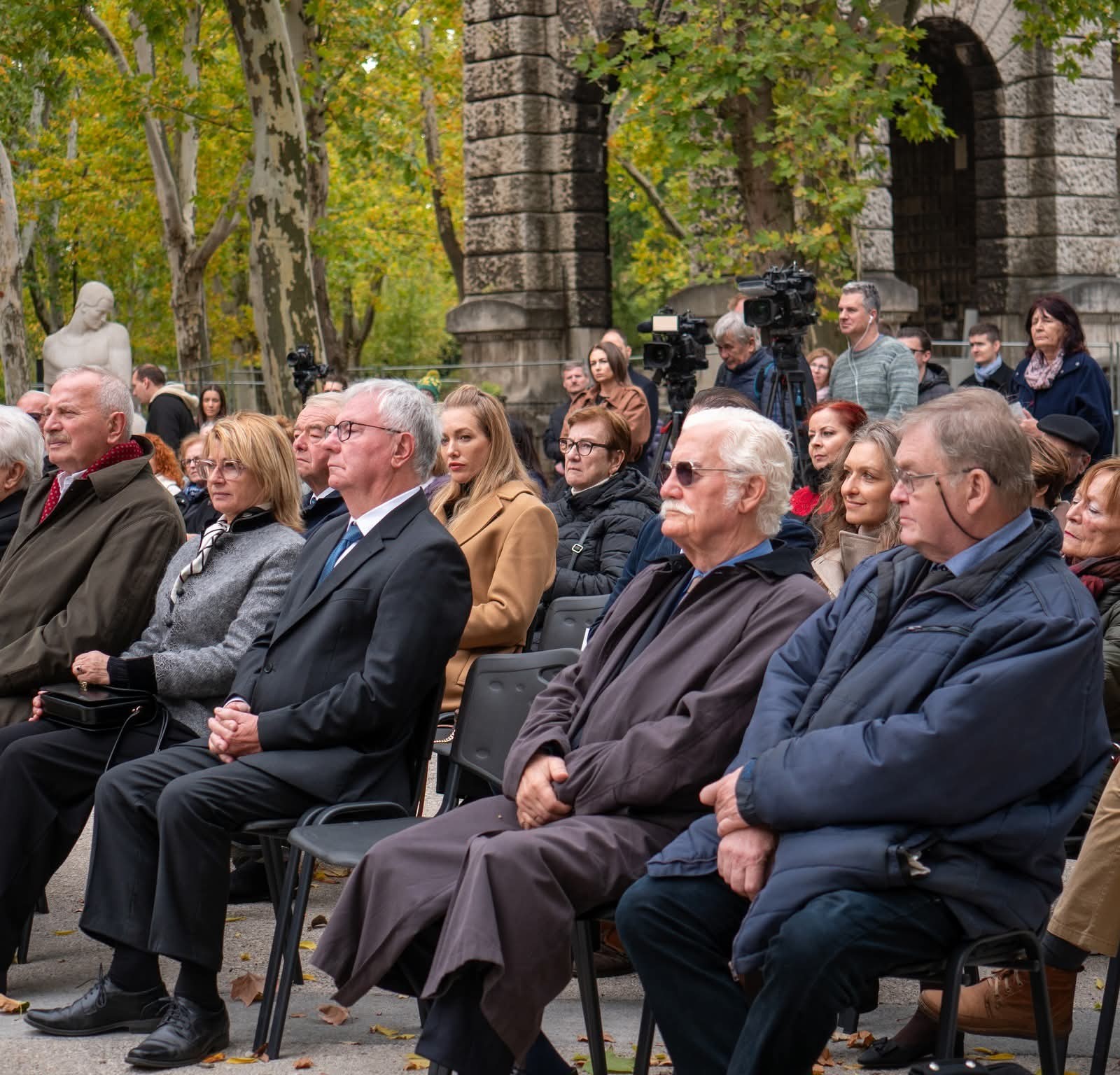 Jókai Mór felújított síremlékének átadója