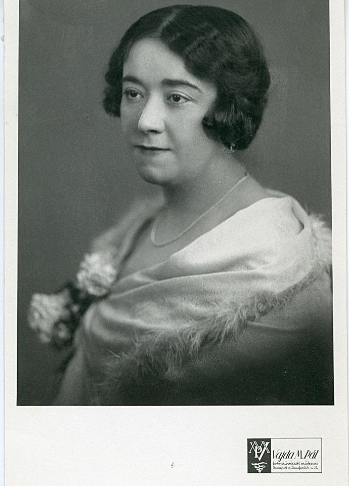 Bársony Dóra