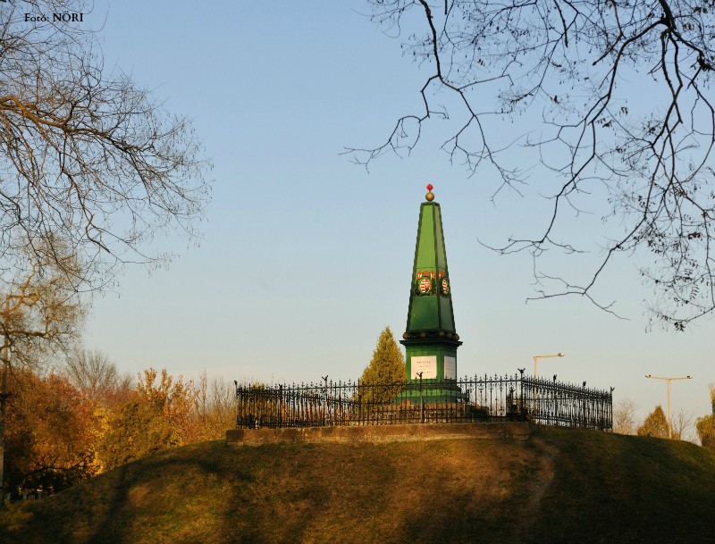Vác, Hétkápolna, honvédemlékmű